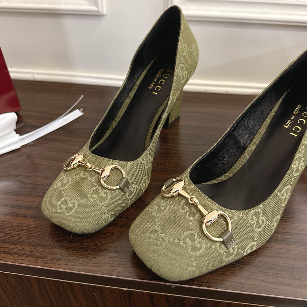 GUCCI Women’s Signora pump