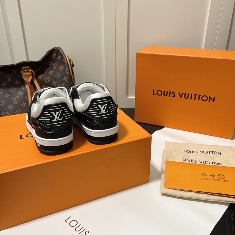Louis Vuitton Trainer Sneakers Black And White 1A9JGB