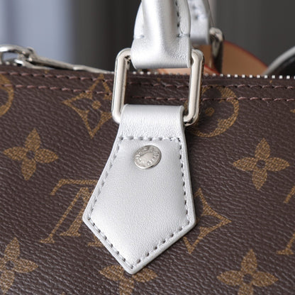 Louis Vuitton 57th Street NYC Speedy Bandoulière 30 Monogram Silver 30cm M27324