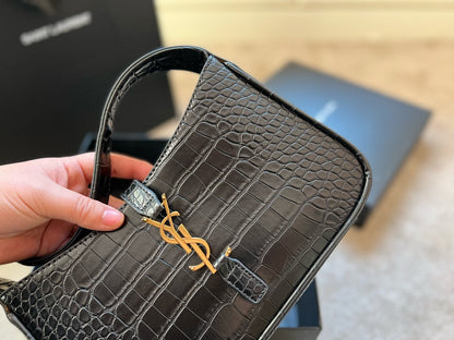 YSL LE 5 À 7 SUPPLE SMALL IN GRAINED