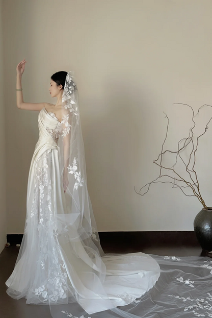 White strapless, fitted waist, sexy and elegant long ball gown/wedding dress R8055