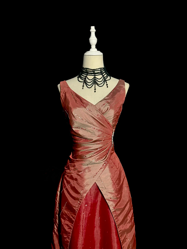 Red halter-neck retro-style fitted long elegant ball gown R8101