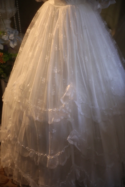 White retro classic fitted waist ball gown R7264