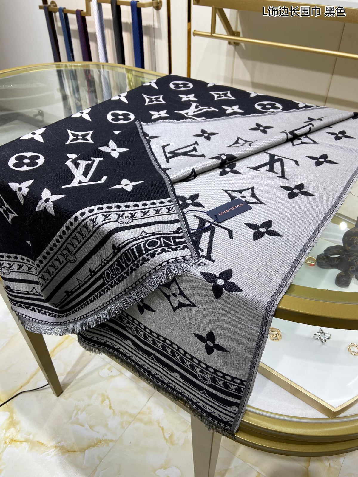 EN – Luxury LUV Scarf 005