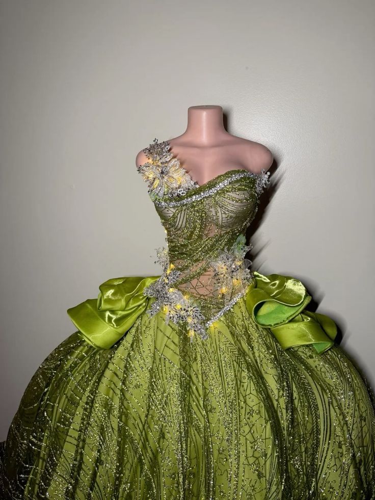 Sweetheart Ball Gown Green Long Prom Dresses Sparkly Rhinestone Tulle Green Sweet 16 Dress