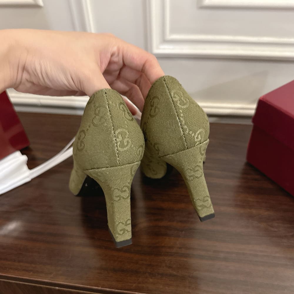 GUCCI Women’s Signora pump