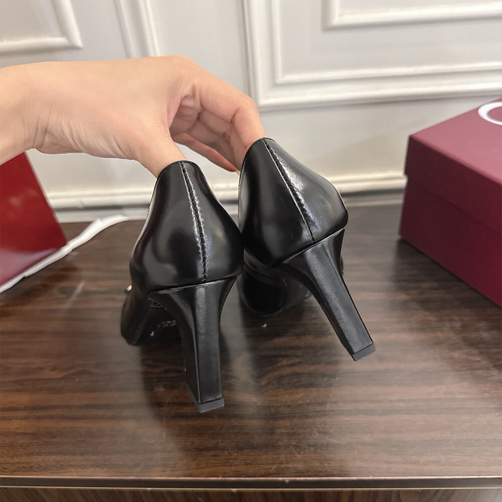 GUCCI Women’s Signora pump