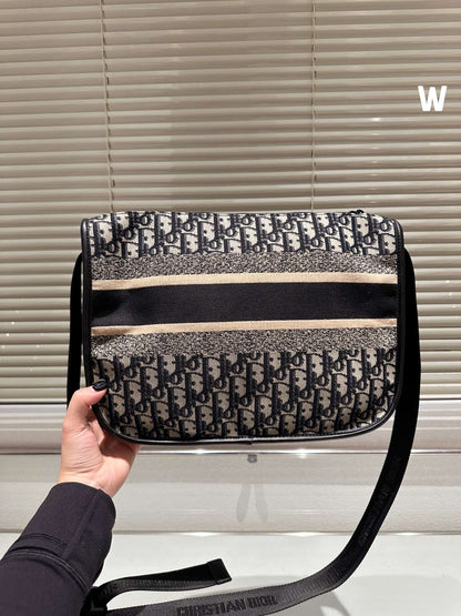 Medium Diorcamp Bag Blue Dior Oblique Embroidery