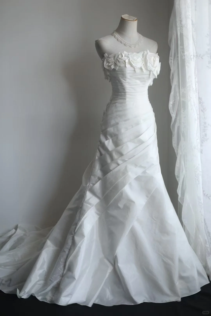 Romantic Strapless Mermaid Wedding Gown with 3D Floral Neckline TP5638