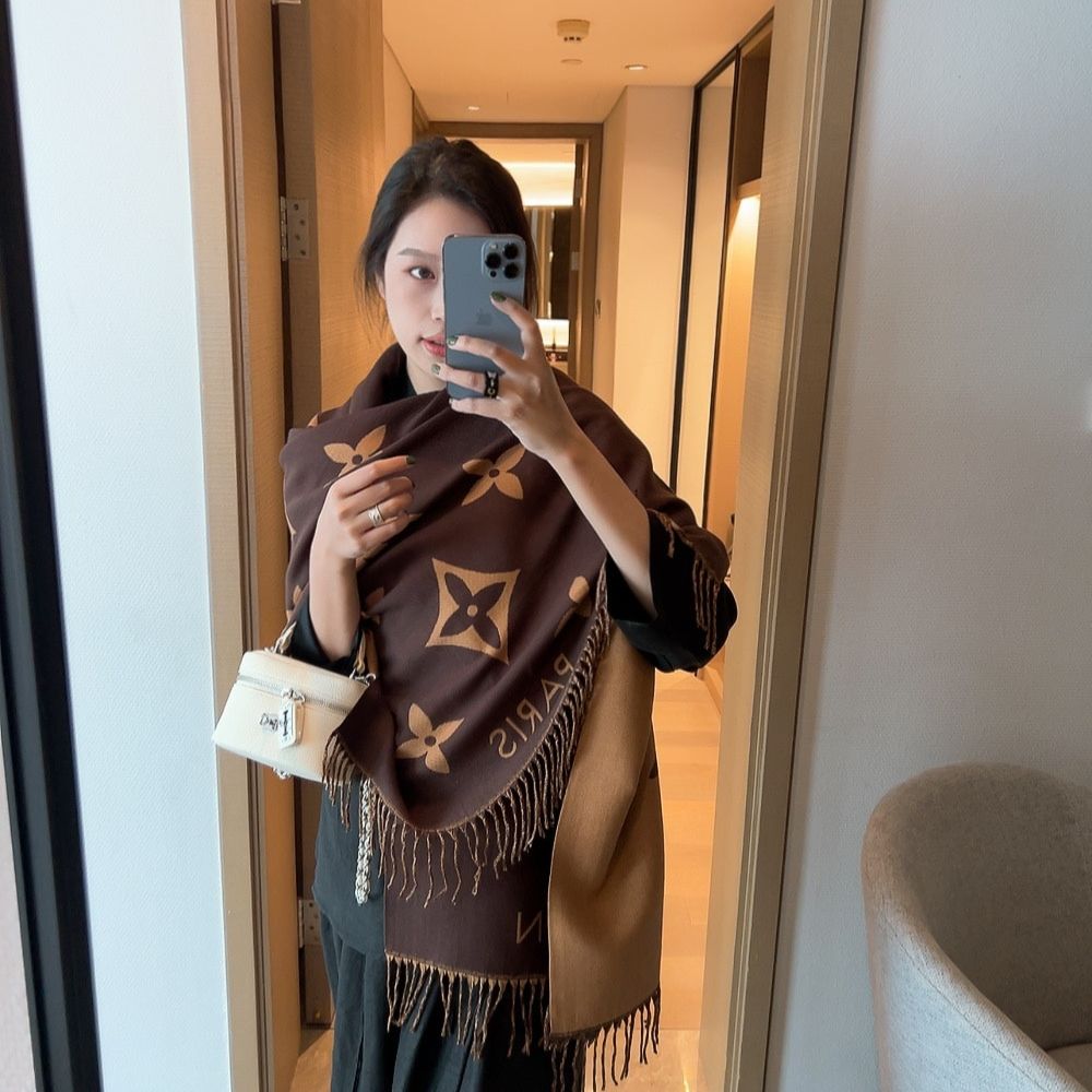 Louis Vuitton Reykjavik Scarf Dark Brown M78125