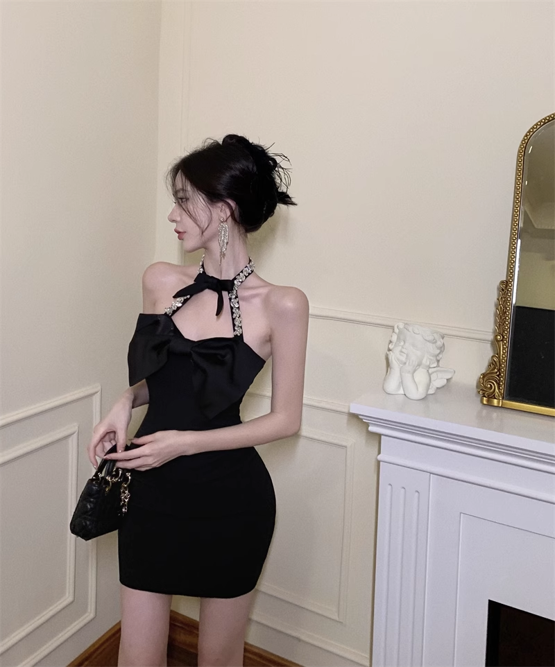 Vintage Black Sequin Bow Bodycon Design A-line Halter Homecoming Dress TP3711