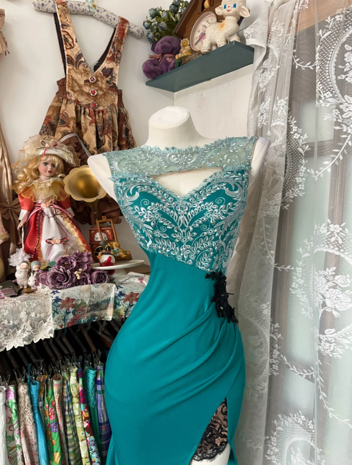 Unique Green Sleeveless Satin Lace Slit Mermaid Evening Dress Prom Gown
