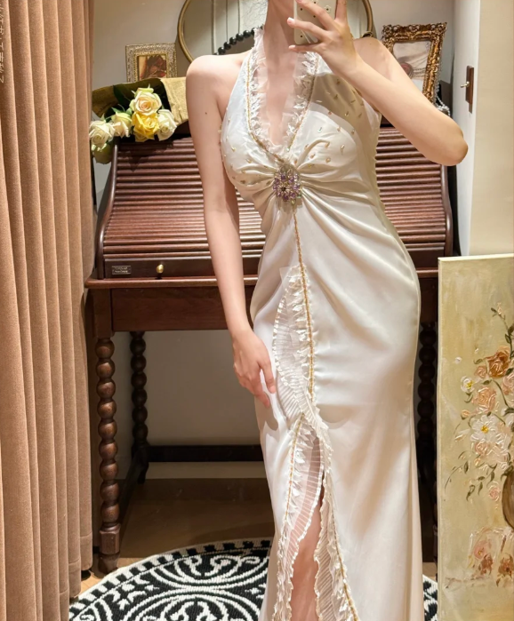 Sexy Halter V Neck Ruffles Beaded Long Mermaid Evening Dress White Formal Birthday Party Dress Prom Gown