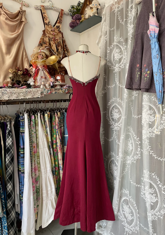 Red halter-neck, fitted fishtail gown, long ball gown R6374