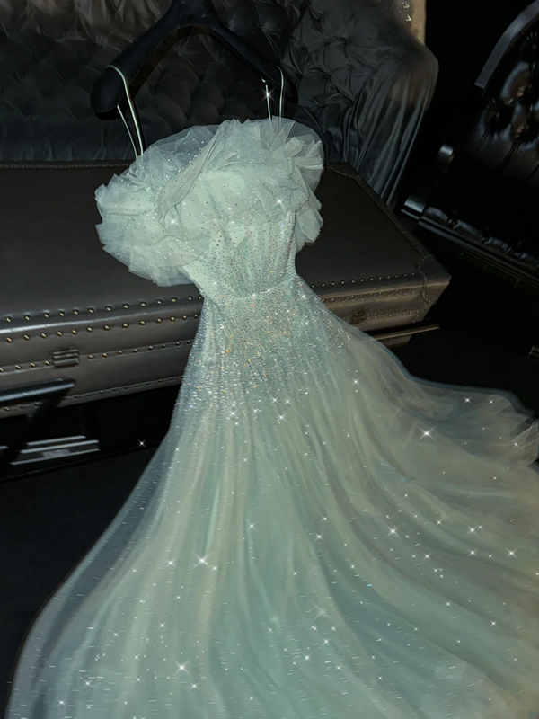 Light green halter-neck, fitted waist, full skirt, long ball gown R8770