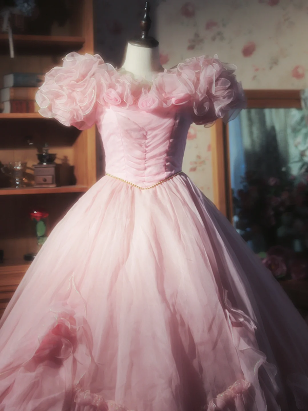 Pink vintage ball gown with a cinched waist, slim fit and voluminous puffy skirt; bridal gown R7286