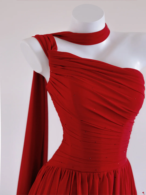 Red one-shoulder fitted waist long elegant ball gown/bridal dress R8284