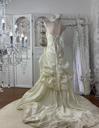 Retro Elegant Three-Dimensional Floral Pleated Bridal Gown, Strapless Embroidered Floral Mermaid Long Wedding Dress SP1774