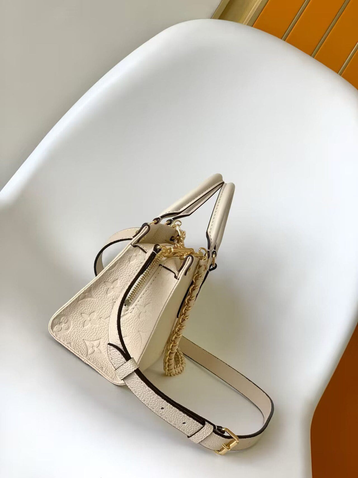 Louis Vuitton M23698 OnTheGo East West