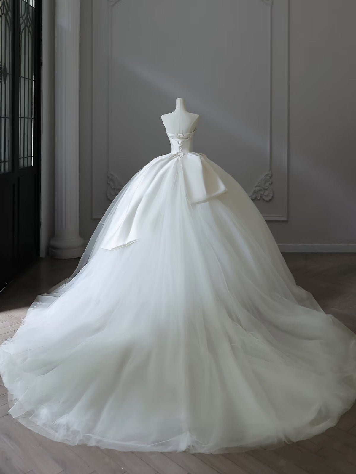 Unique Ball Gown Strapless Satin White Long Wedding Dresses Brides Dress