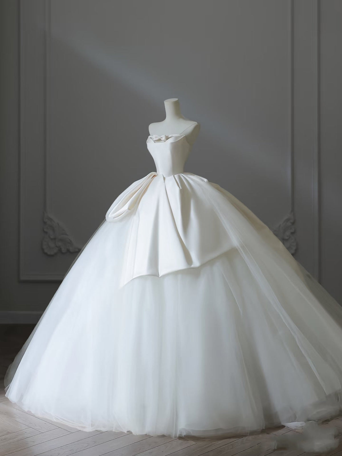 Unique Ball Gown Strapless Satin White Long Wedding Dresses Brides Dress