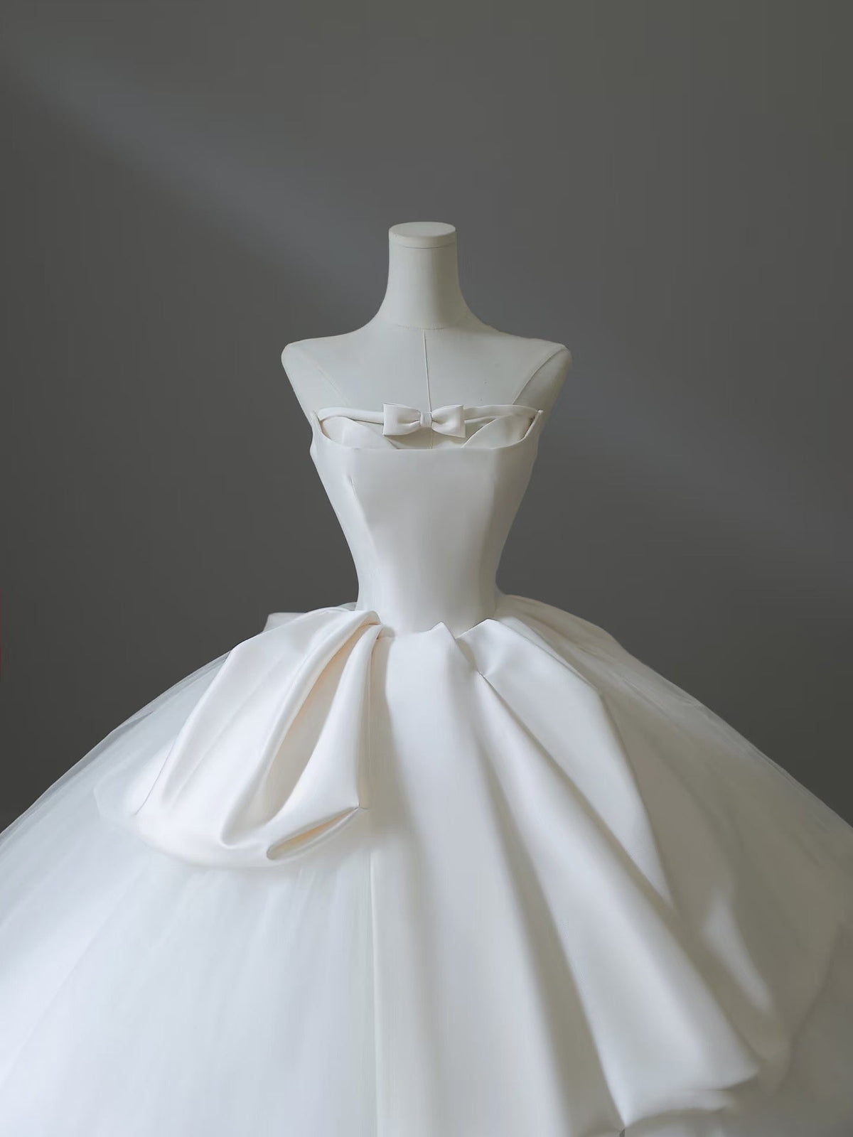 Unique Ball Gown Strapless Satin White Long Wedding Dresses Brides Dress