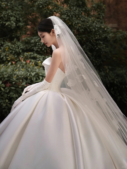 Timeless Ball Gown Strqpless Satin Applique With Veil Gloves Long Wedding Dresses C4018