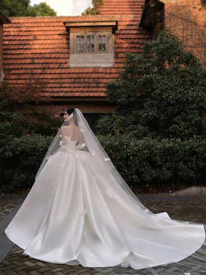Timeless Ball Gown Strqpless Satin Applique With Veil Gloves Long Wedding Dresses C4018