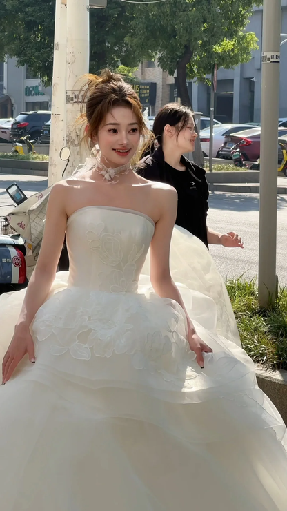 Pretty Ball Gown Strapless Tulle Applique Long Wedding Dresses C4045