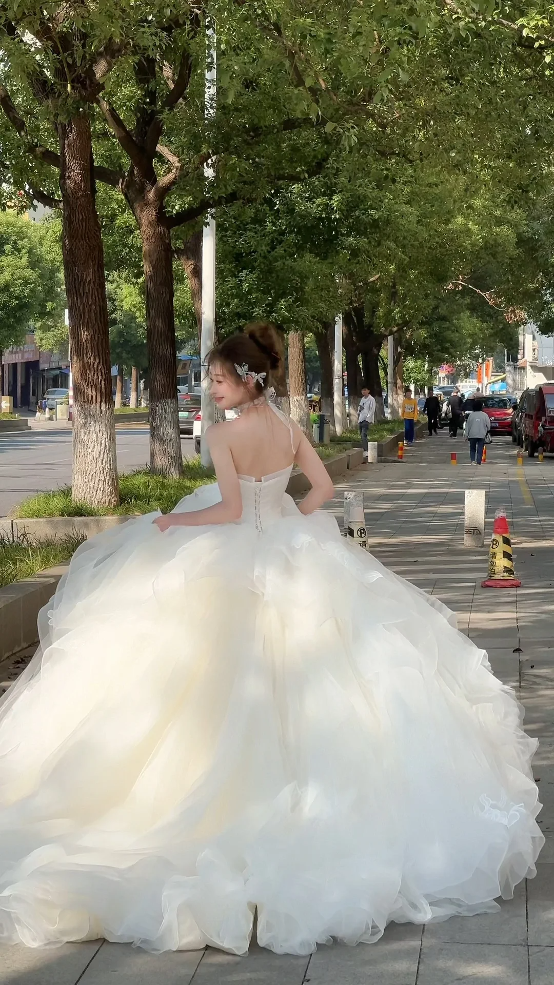 Pretty Ball Gown Strapless Tulle Applique Long Wedding Dresses C4045