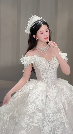 Pretty Ball Gown Off The Shoulder Tulle Lace Long Wedding Dresses C4055