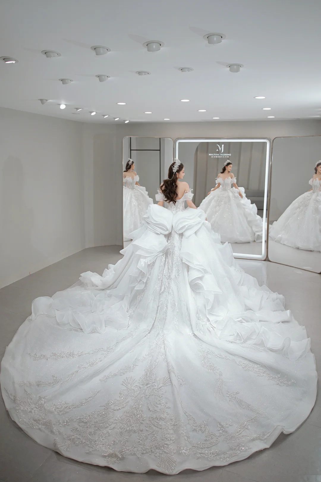 Timeless Ball Gown Off The Shoulder Tulle Sequin Long Wedding Dresses C4082