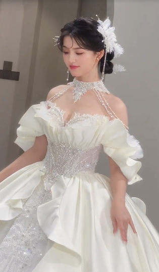 Stunning Ball Gown Off The Shoulder Satin Tulle Sqeuin Long Wedding Dresses C4091