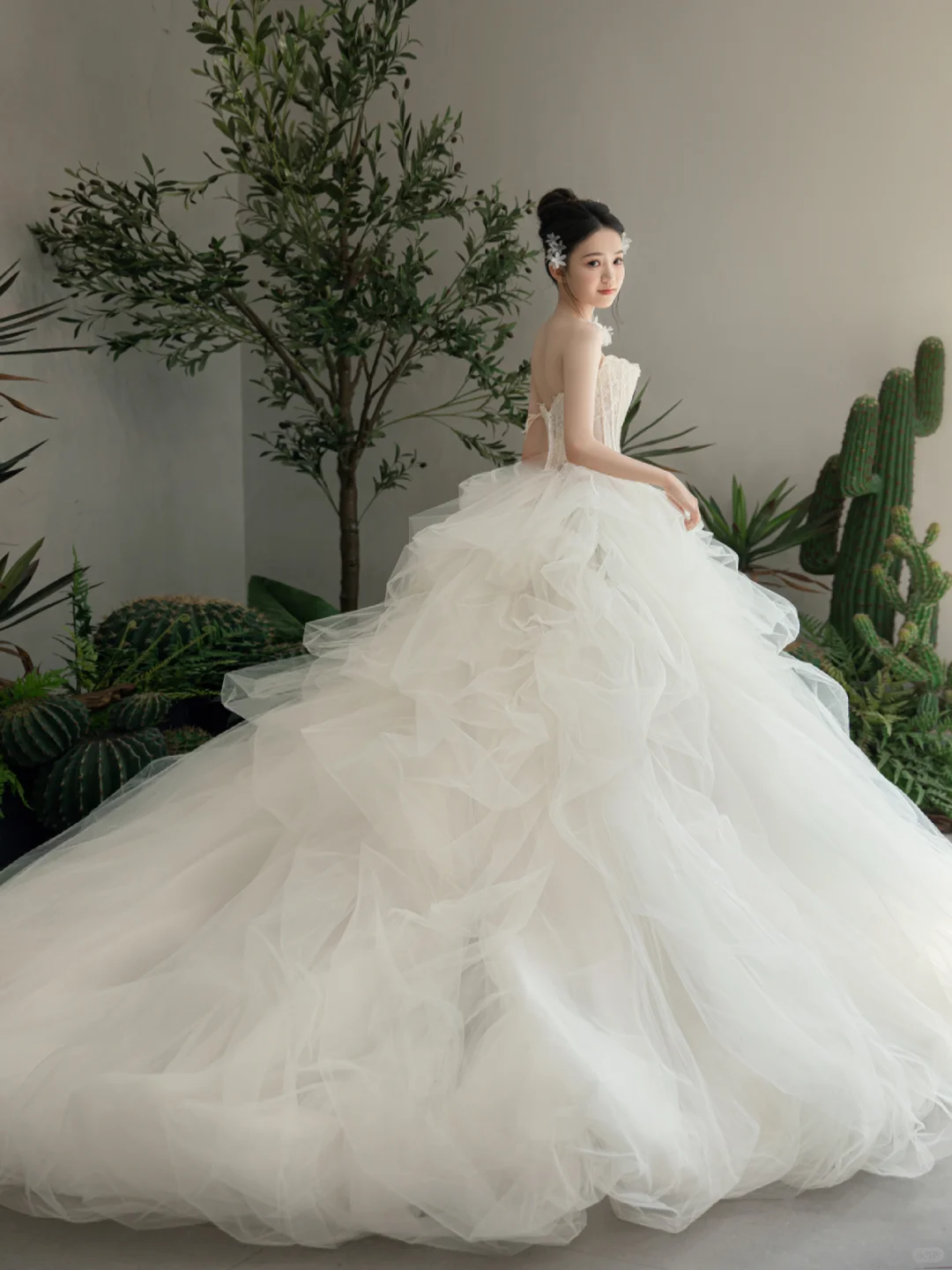 Pretty Ball Gown Strapless Tulle Long Wedding Dresses C4095