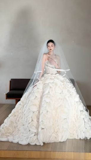 Unique Ball Gown Starpless Tulle With Veil Long Wedding Dresses C4115