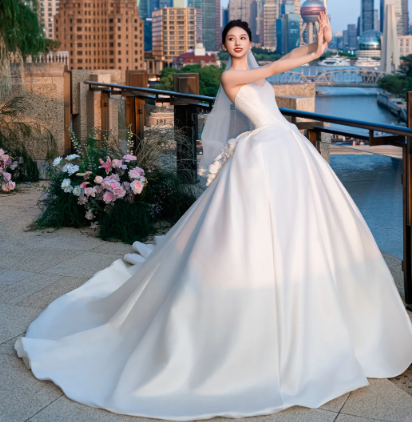 Simple Eelegant Ball Gown Strapless Satin With Veil Long Wedding Dresses C4123