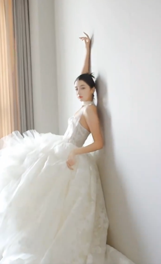 Pretty Ball Gown Strapless Tulle Lace Long Wedding Dresses C4163