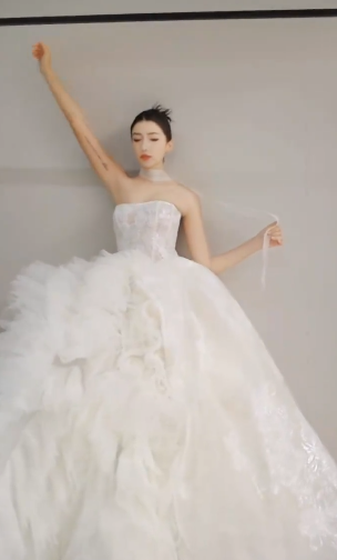 Pretty Ball Gown Strapless Tulle Lace Long Wedding Dresses C4163