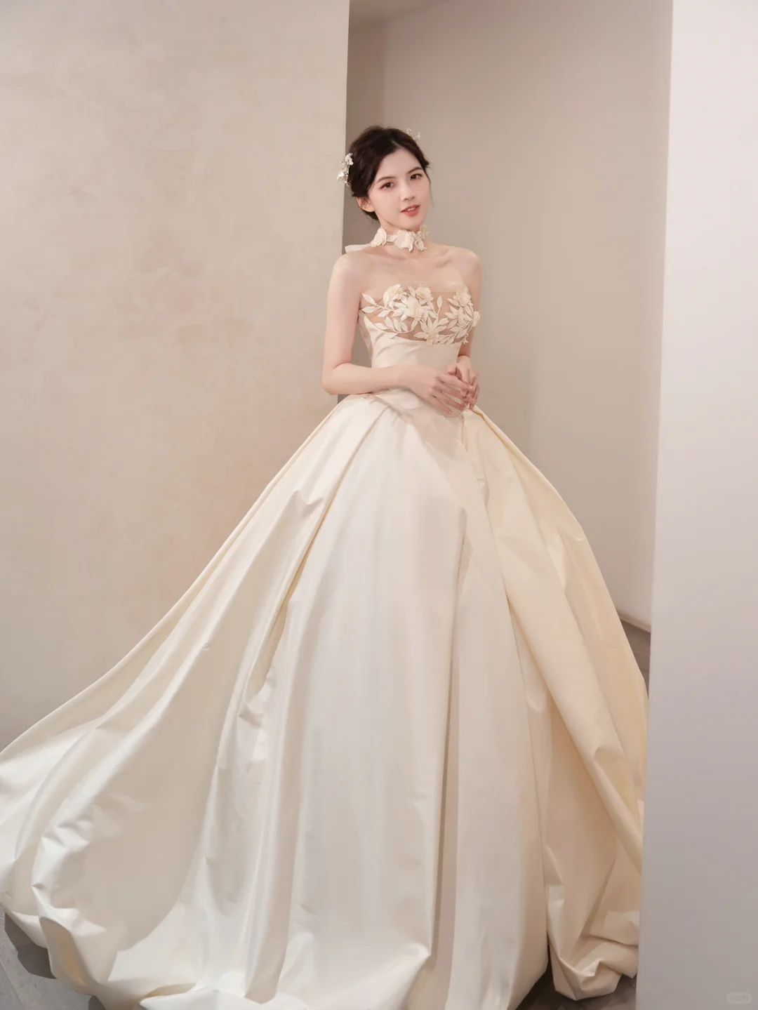 Unique Ball Gown Starpless Satin Applique Long Wedding Dresses C4192