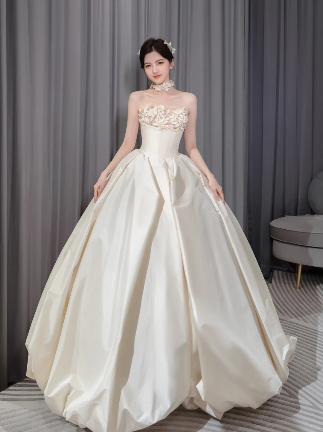 Unique Ball Gown Starpless Satin Applique Long Wedding Dresses C4192