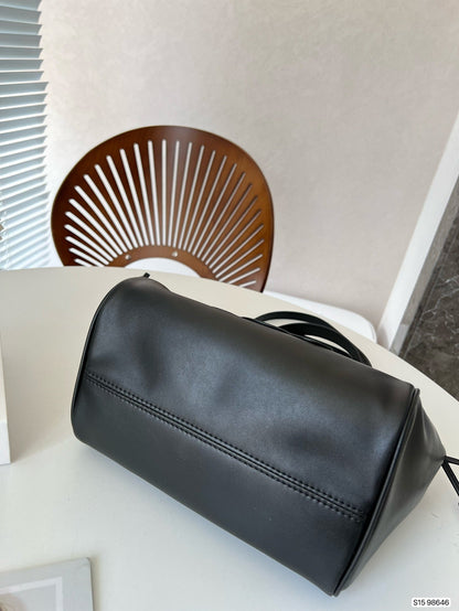 CELINE SMALL CABAS DRAWSTRING CUIR TRIOMPHE IN SMOOTH CALFSKIN BLACK 24CM 111013DU338NO