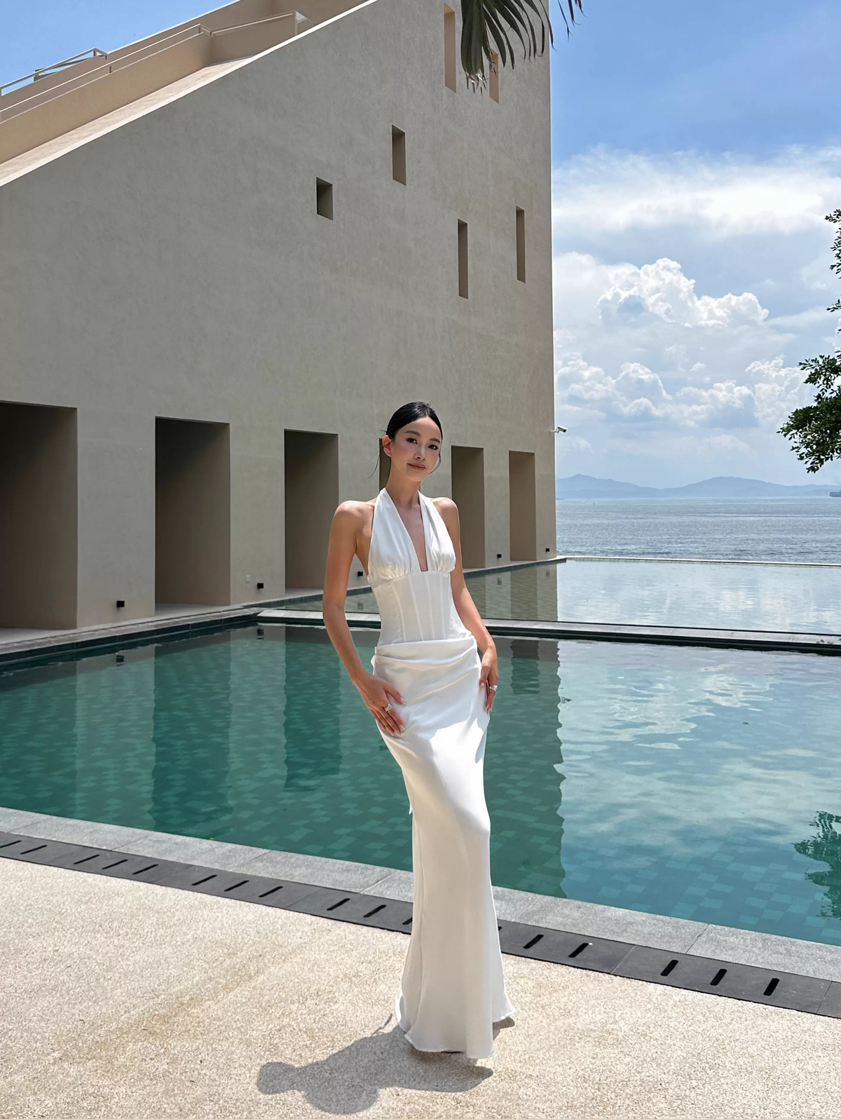 Classy White Halter Satin Mermaid Long Evening Dress Birthday Prom Dress Party Gown