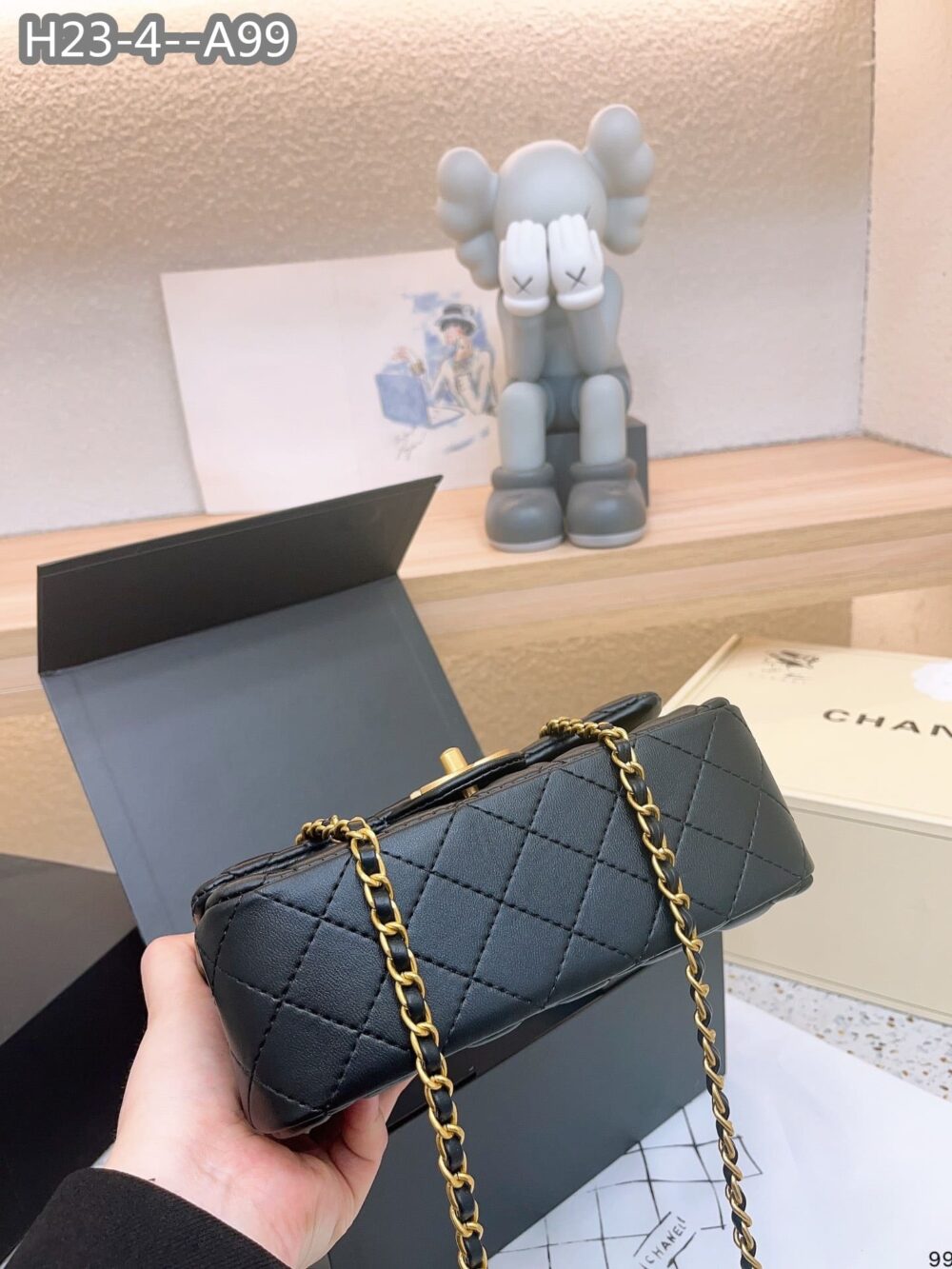 Chanel 22B Flap Bag With Gold Hardware Top Handle Black 21Cm AS2431
