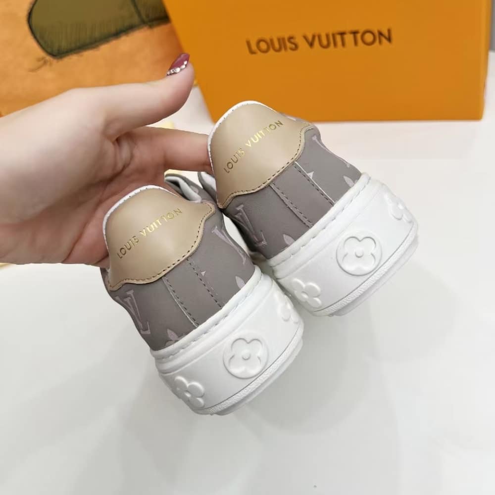 LOUIS VUITTON TIME OUT SNEAKER GREY 1AGUVW