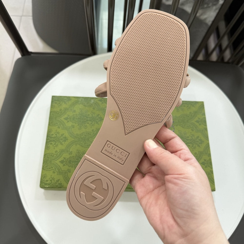 GUCCI WOMEN’S INTERLOCKING G SLIDE SANDAL LIGHT BEIGE 780307 J8700 2526