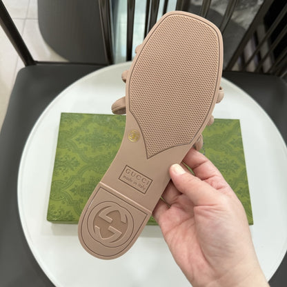 GUCCI WOMEN’S INTERLOCKING G SLIDE SANDAL LIGHT BEIGE 780307 J8700 2526