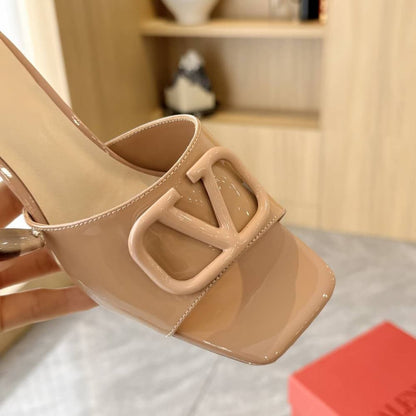 VALENTINO VLOGO SIGNATURE SLIDE SANDAL BEIGE