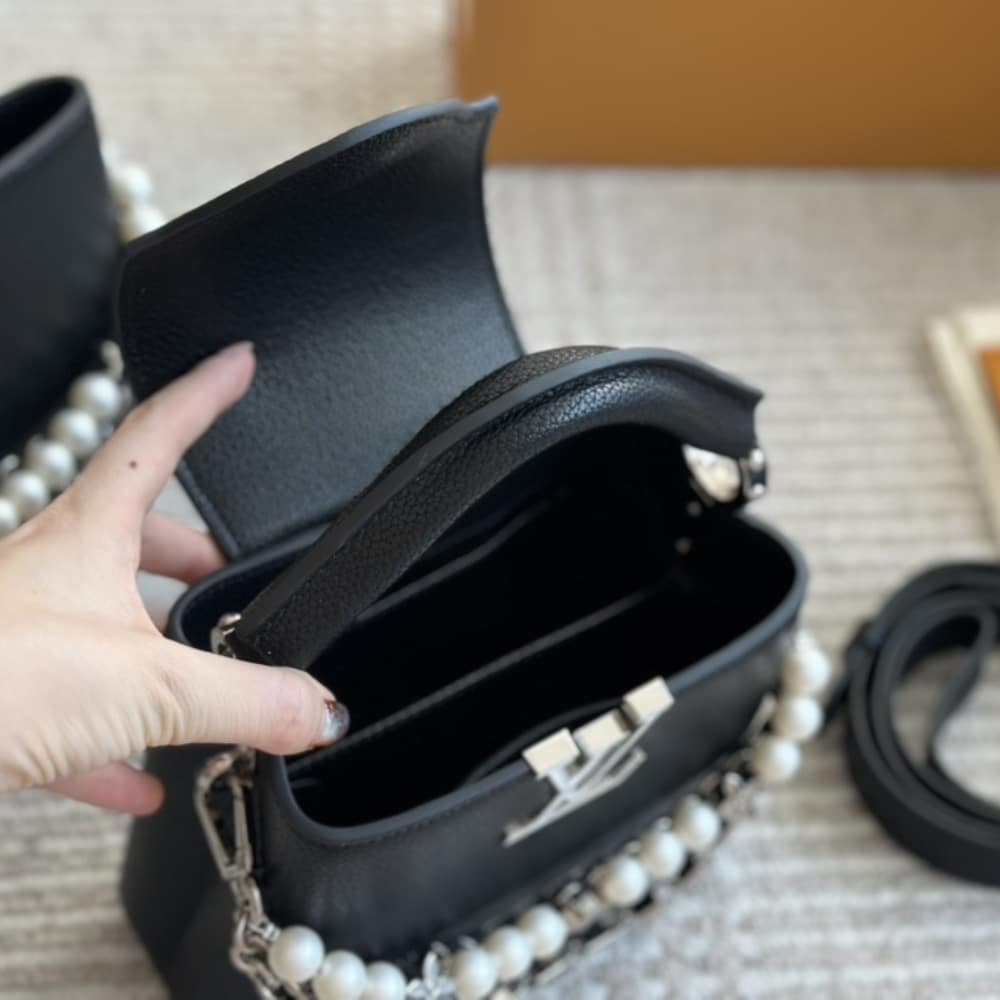 Louis Vuitton Capucines Mini Bag Black 20Cm M11908