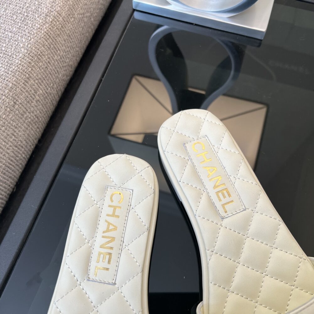 Chanel 23P Quilted CC Chain Mule Sandal White