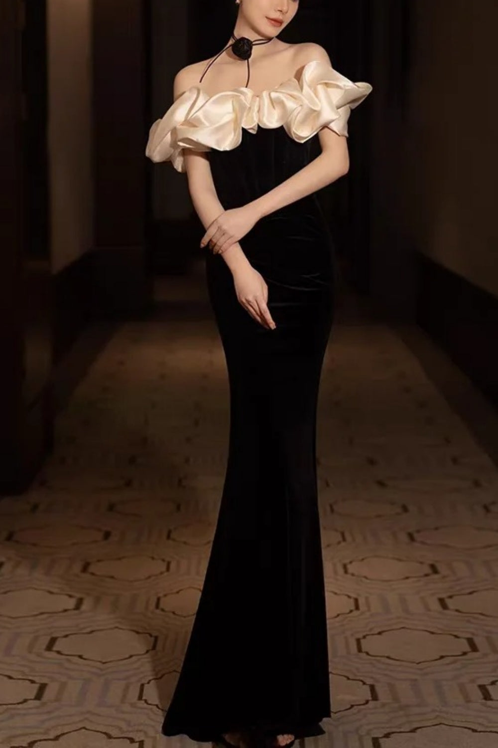 Off-the-Shoulder Ruffle Velvet Mermaid Evening Gown Elegant Halter Neck Party Maxi Dress gh7107